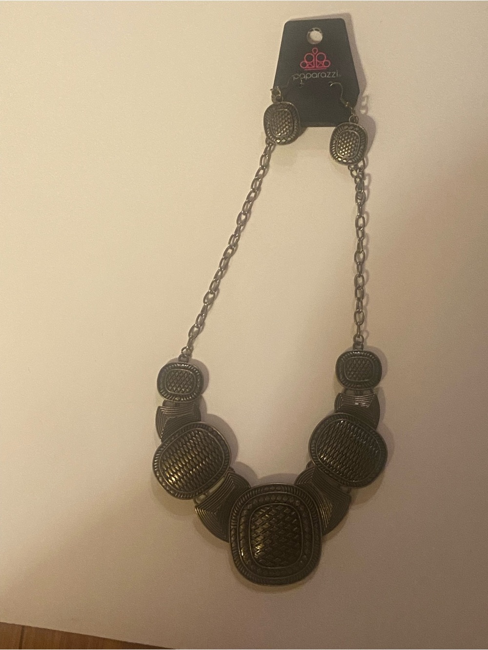 paparazzi Antiqued Gold Textured Medallion Necklace and Earrings
